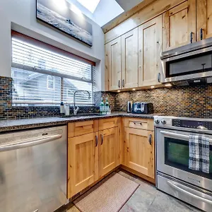 Snowy Creek 30 - In Out, Private Hot Tub, Short Walk To Village Holiday home